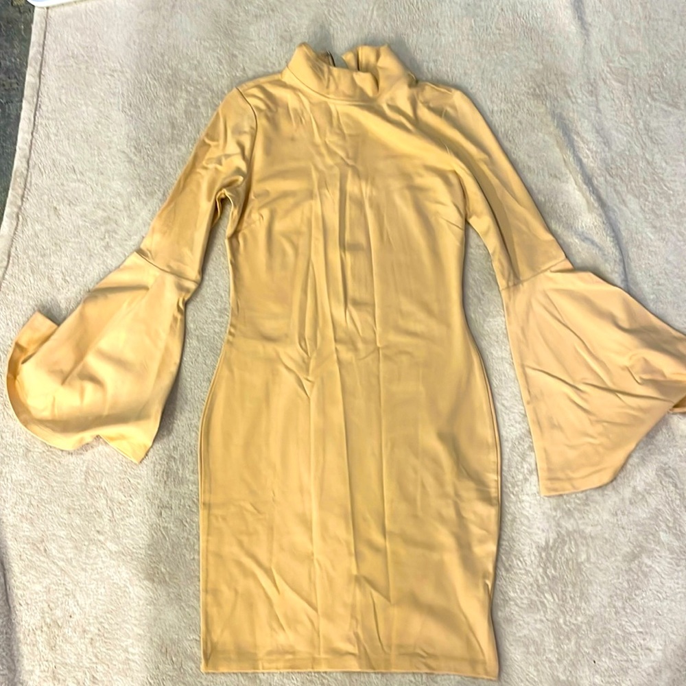 Venus women’s size small valve sleeve cotton mock turtleneck, dress butterscotch